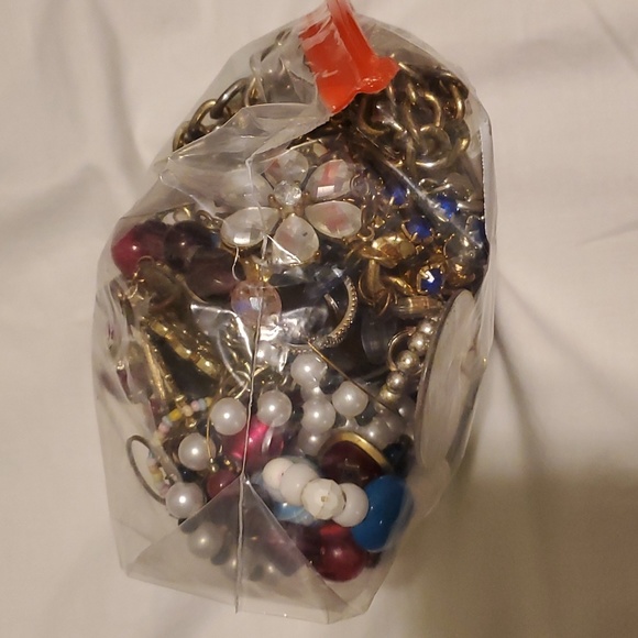 2.6 lbs of craft or diy jewelry bag - Picture 3 of 4